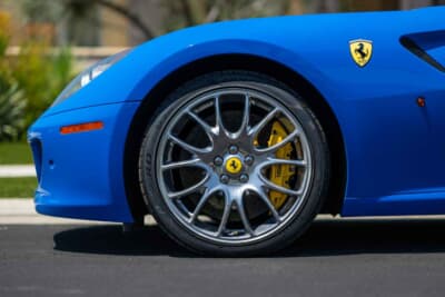 36万8000ドル（邦貨換算約5416万円）で落札されたフェラーリ「599GTBフィオラノ」（C）Courtesy of RM Sotheby's