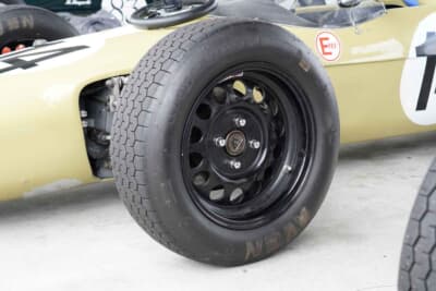 アレクシスMk14 フォーミュラ フォード:エイボン製ヒストリック・オールウエザーという専用のタイヤを使う