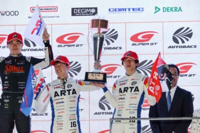 16号車ARTA（大津選手／佐藤選手）