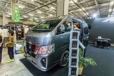 ベース車は、2025年7月に装備が一新されたばかりのキャラバンGXスーパーロング