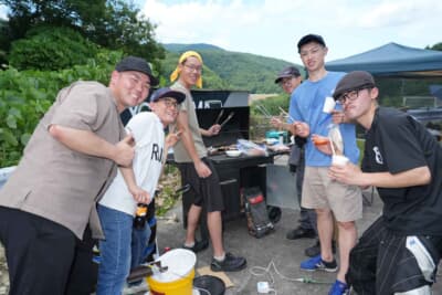 火器の使用が認められたエリアでは、BBQや流しそうめんを楽しむチームも多かった