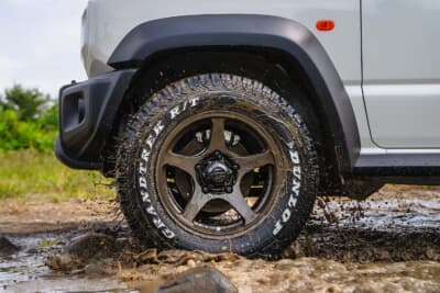 WEDS ADVENTURE HASE SPECⅡ：無機粒子が配合されることで塗膜と汚れの接触面積が抑えられ、汚れが付着しにくく、汚れても落としやすくなっている