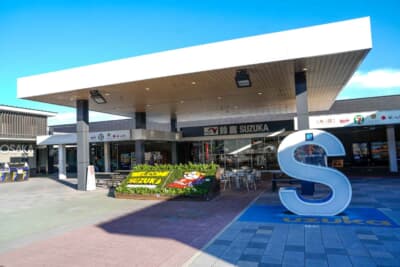 3種類のエンジン模型は現在、モータースポーツの魅力発信スポット、新東名高速道路・鈴鹿パーキングエリア「PIT SUZUKA」地域資源PRコーナー(鈴鹿PAは高速道路の利用者以外も入場可能)にて、実際にF1で使用されたエンジンパーツとともに展示中