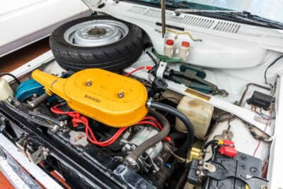 スバル ff-1 1300G:水平対向4気筒エンジンをフロントに縦置きに搭載し、前輪を駆動するFF方式を採用