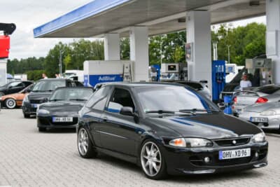 ざわざわ、ガヤガヤな日本車で溢れるガソリンスタンドは日本車給油で給油塔には空マークが出ました