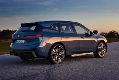 BMW iX:544ps、765Nm、0-100km/h加速4.6秒のパフォーマンスを発揮