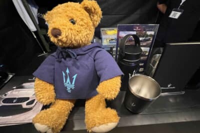 マセラティのオリジナルガチャで当たるというマセラティベアが展示されていたの。ほしい……