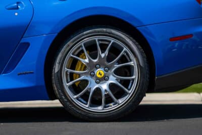 36万8000ドル（邦貨換算約5416万円）で落札されたフェラーリ「599GTBフィオラノ」（C）Courtesy of RM Sotheby's