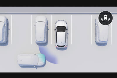 ルノー ルーテシア エスプリ アルピーヌ フルハイブリッド E-TECH：新機能のリアクロストラフィックアラートが、後退時に接近する車両を検知して警報を発する