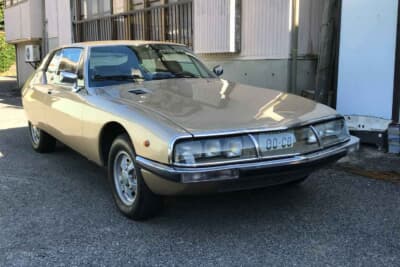 比較的最近試乗したシトロエン SM。当時と同じマニュアル6灯式だ