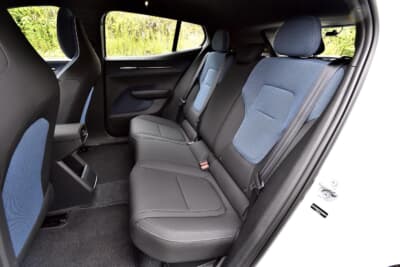 EX30 Plus Single Motor:シート地は低スタイル/ノルディコ・コンビネーション