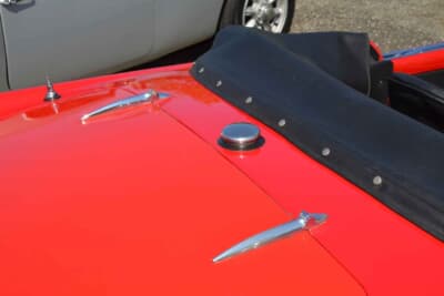 ディムラー SP250：個性的なデザインのボディはFRP製