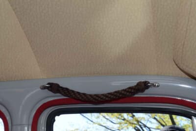 ライレー 1.5:助手席側のアシストグリップは、旧いミニ クーパー用の紐タイプ