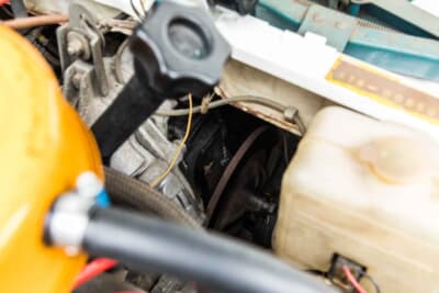 スバル ff-1 1300G:バネ下重量軽減のため、ブレーキを等速ジョイントの内側、すなわちトランスミッション脇に設置するインボードブレーキを採用