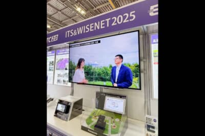 ちなみに東7ホールの「国土交通省 道路局」のブースでは私が出演する動画が随時流れています!