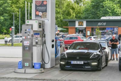 「給油塔が空なんだけどさ」ということで店員に聞きに行ったオーナー不在のZです