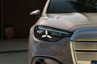 メルセデス・ベンツGLC：スリーポインテッドスター型LEDヘッドライトを採用