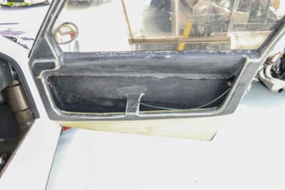 ランチア デルタS4:軽量化を徹底的に追求しカーボン製のアウターパネルと構造部材のみ で構成されている