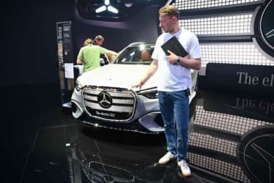 今年度のメルセデス・ベンツブースの主役が新型GLC EQ。489ps、航続距離700kmです