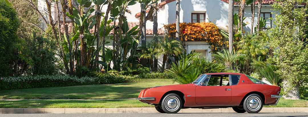 デザイン史に残るスチュードベーカー「アヴァンティR2」の落札額はわずか約705万円！コンディションとクルマの評価がシビアに相反した