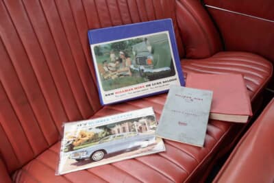 ヒルマン ミンクス シリーズⅤ:当時のカタログだけでなく、再生時には活用したというワークショップマニュアルも見せてくれた