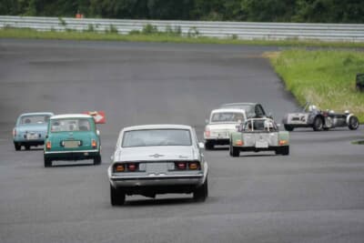 トヨタ スプリンター トレノ:RACメモリアルトロフィーを走る小林さんのTE27トレノ。ご覧のとおり欧州車がほとんどの走行枠で、日本車は逆に目立ち注目の的である