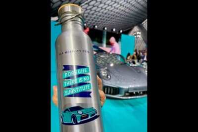 今回もポルシェはIAAで来場者に無料でステンレスボトルを配布してくれました