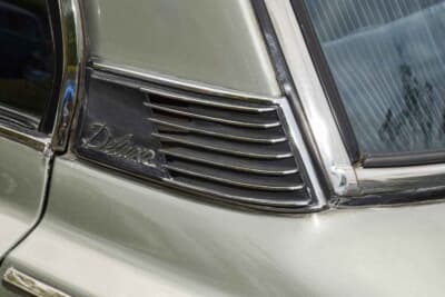 トヨペット コロナ：Cピラーにはデラックスのロゴも配置された