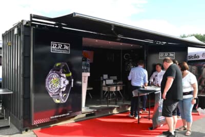 パドックでは時計屋さんのポップアップストアも出展しています