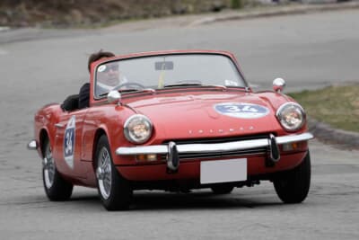 トライアンフ スピットファイアMk3:コッパディ小海、2日目は宿泊ホテルガトーキングダム小海の敷地内でのヒルクライム。ギャラリーコーナーを抜けてフィニッシュラインを目指す