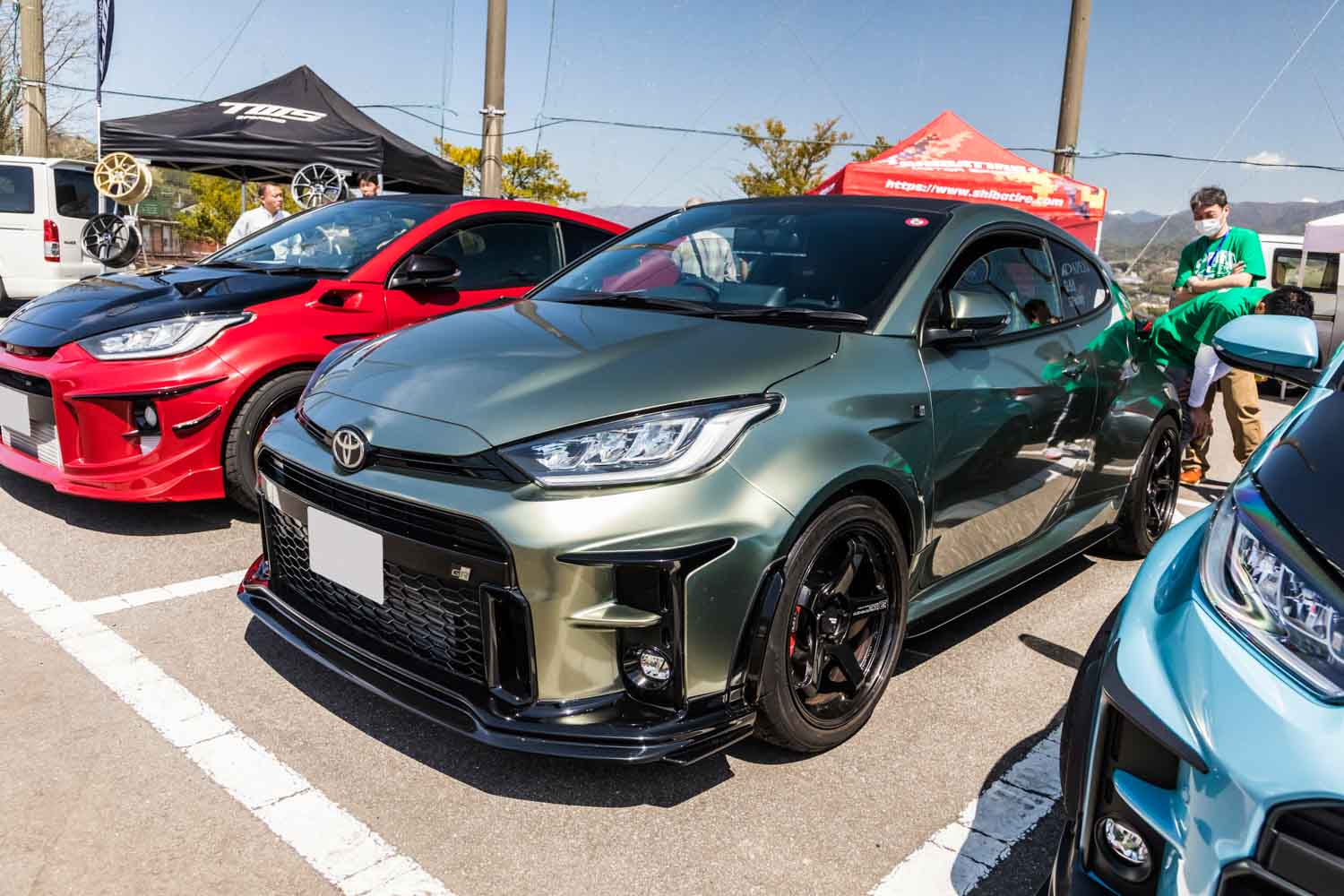 R34型スカイラインGT-Rの特別色をラッピングで実現した“グリーンのGR