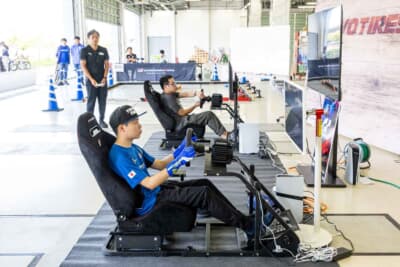 グランツーリスモコーナーでは、TOYO TIRES社員ドライバーでグランツーリスモの世界チャンピオンを3度獲得した宮園拓真さんも参加