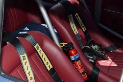 ライレー 1.5:2脚のバケットシートを装着