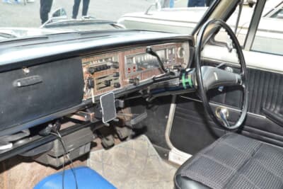 トヨペット コロナ：コラムシフトは3速マニュアル