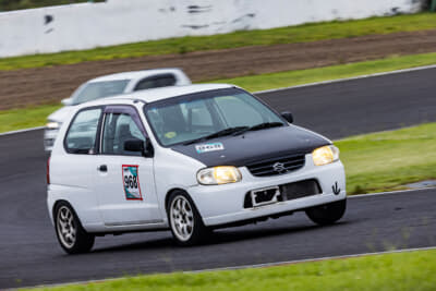 2クラスに開幕戦から参戦している968号車 大柴大我選手や802号車 舟山 康選手。途中からステップアップしてきた松山選手を止めることはできるか？