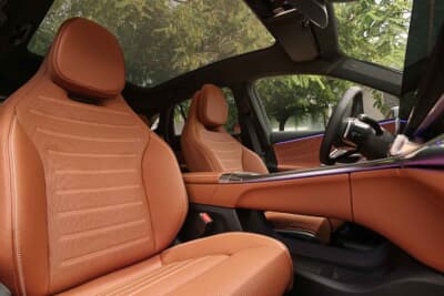 メルセデス・ベンツGLC：調光ガラス採用のパノラミックルーフを装備