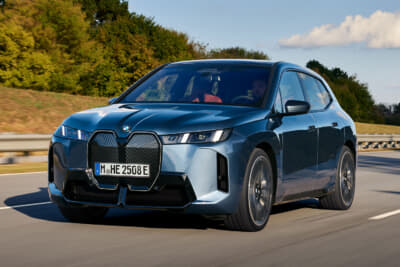 BMW iX:独創的なデザインを多彩に取り込んだフロントフェイスが新時代の到来を告げる