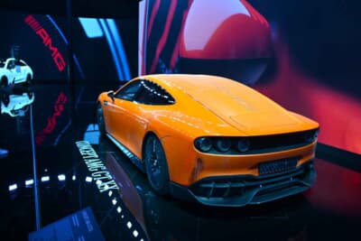 リアウインドウレスのエアロダイナミクスを追求したフォルムで地球一周は1週間ちょっとで達成だそうです