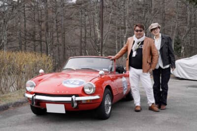 トライアンフ スピットファイアMk3:いつも出かける時は一緒という仲の良い南さんご夫妻。スピットファイアを手に入れたことで、一緒に楽しめる趣味がひとつ増えたそうだ