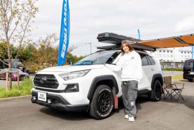 ゲストのマルチアングラー一木花漣さんは、オープンカントリーを履いた愛車のRAV4とともに参加