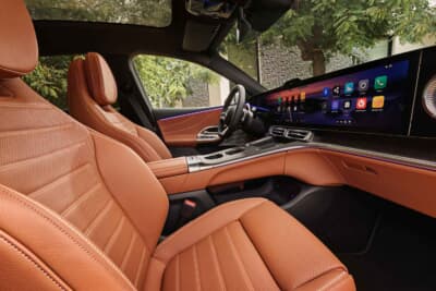 メルセデス・ベンツGLC：MBUXスーパースクリーンは運転席側が10.3インチ。センターが14インチの２分割
