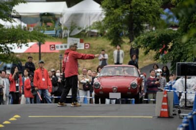 イタリア車とアメリカ車の祭典「チャオ！2025」の会場、丹波ワイン前でのPC競技に挑む