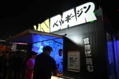 ベルギージンのお店は大行列でした