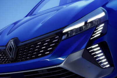 ルノー ルーテシア エスプリ アルピーヌ フルハイブリッド E-TECH：精密なデザインのチェックグリッドパターンが特徴のフロントフェイス