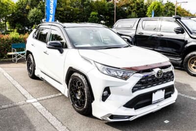 オープンカントリーのアワードを受賞した、トヨタRAV4
