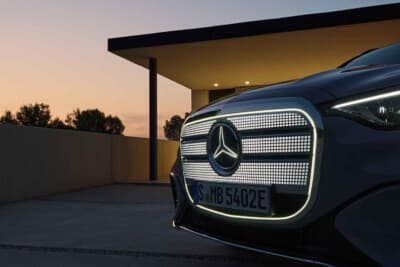 メルセデス・ベンツGLC：センターエンブレムはイルミネーション機能を持つ