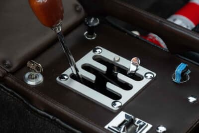 200万ドル〜250万ドル(邦貨換算約2億9436万円〜3億6795万円)で現在も販売中のランボルギーニ「P400ミウラ」(C)Courtesy of RM Sotheby's