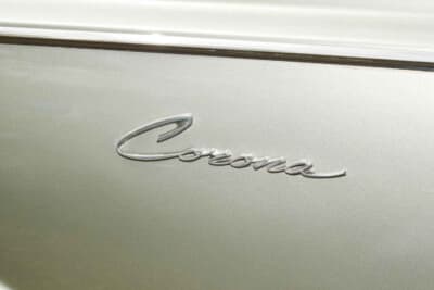 トヨペット コロナ：ボディサイドにはコロナのエンブレム