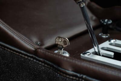 200万ドル〜250万ドル(邦貨換算約2億9436万円〜3億6795万円)で現在も販売中のランボルギーニ「P400ミウラ」(C)Courtesy of RM Sotheby's