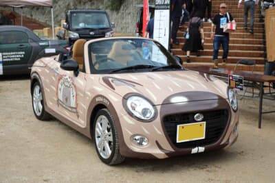 ダイハツ コペン：市長は、可愛らしいウォンバットをイメージしたラッピングコペンに乗ってイベントに駆けつけた